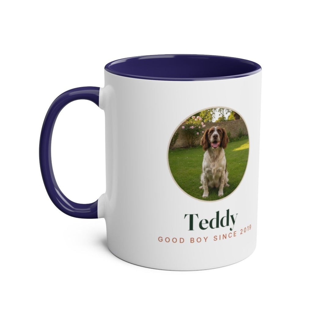 Dog photo two-tone mug mock-up in dark blue, handle on the left, with the sample spaniel photo and name 'Teddy'